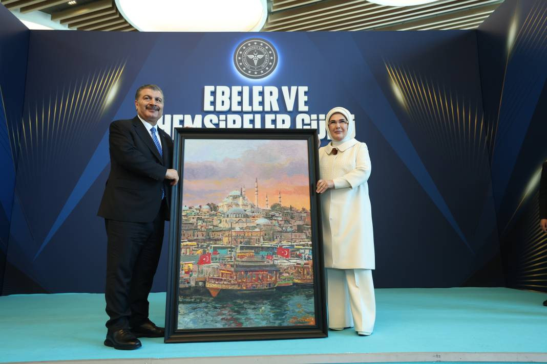 Emine Erdoğan İstanbul’da hemşire ve ebelerle bir araya geldi - Resim: 11
